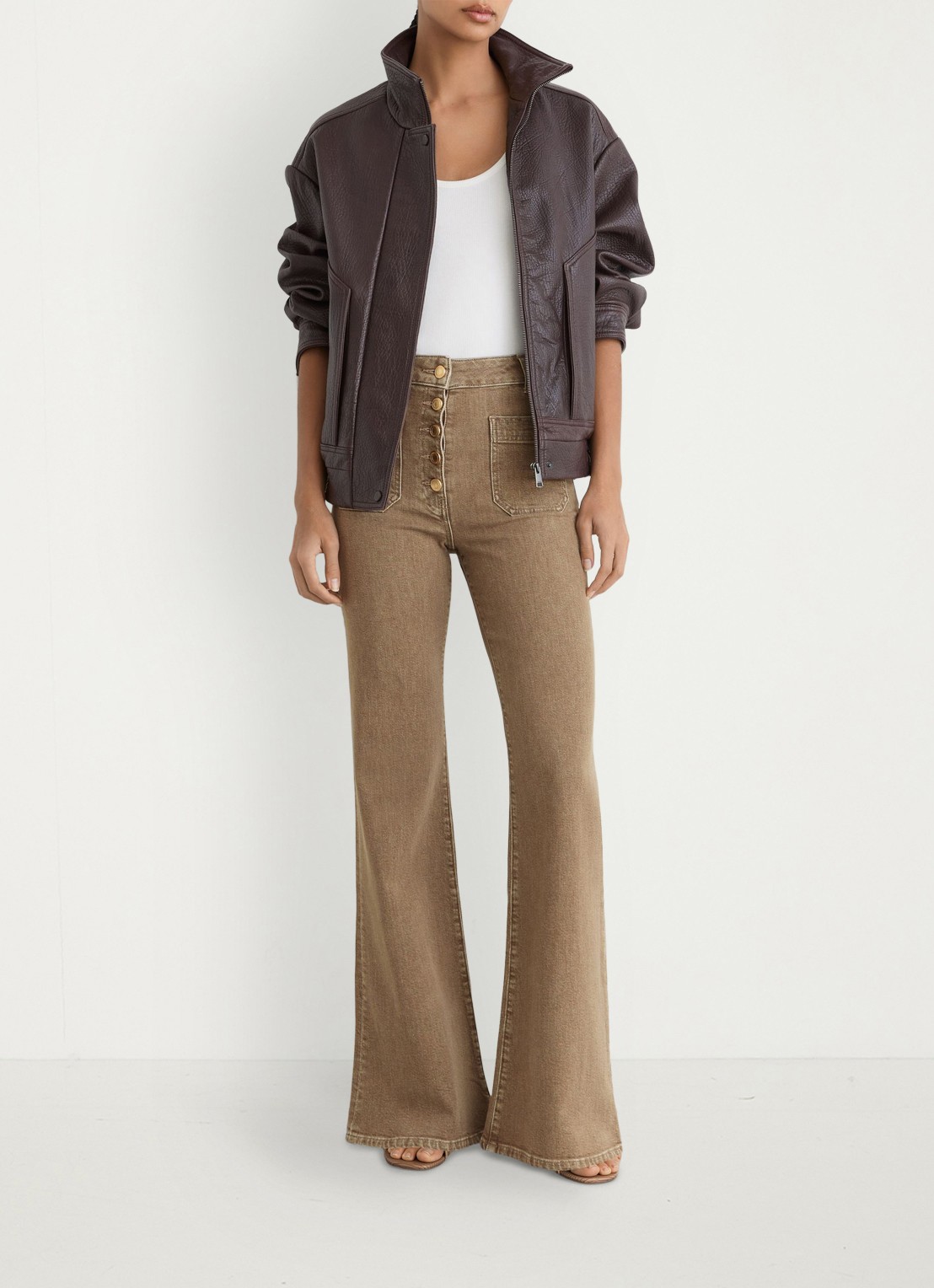 Reiss Cali high waist flared jeans met opgestikte zakken - voorkant 7 bruin