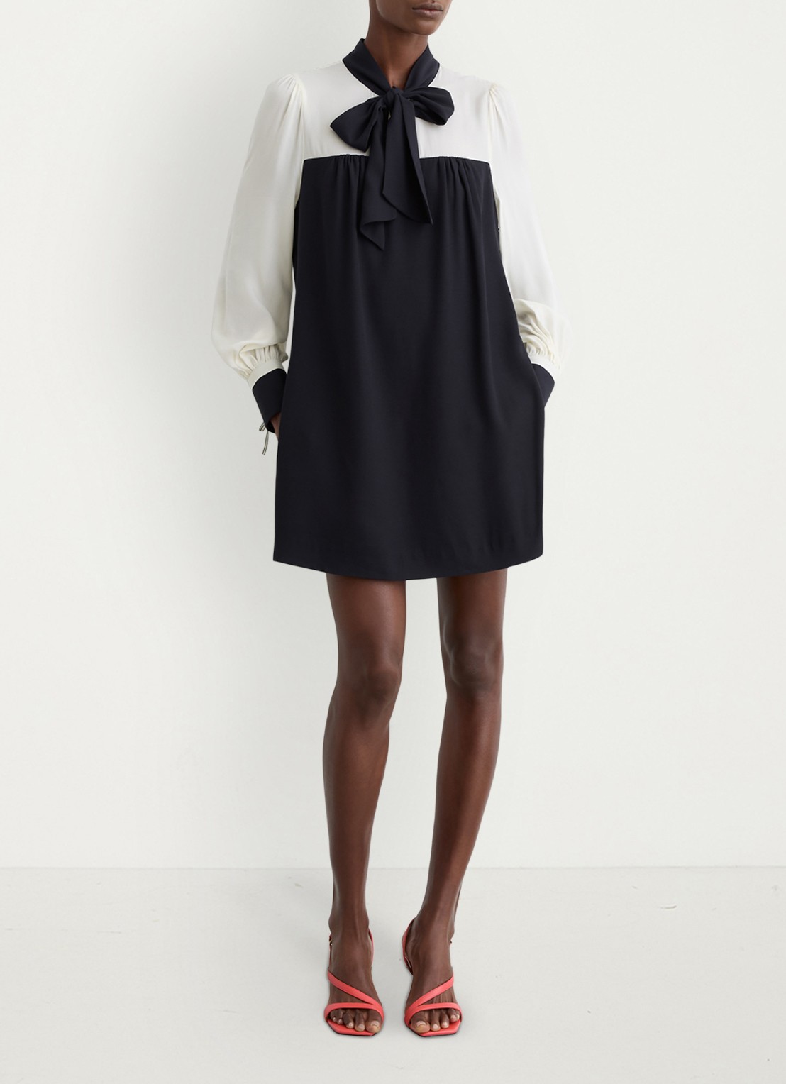 Reiss Cam mini tuniekjurk met sjaalkraag  - detail donkerblauw