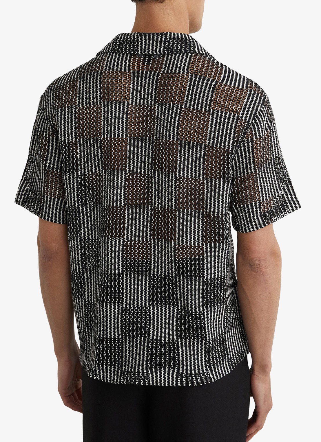 Reiss CARLOS Checkerboard Crochet Cuban Collar Shirt - achterkant black / zwart