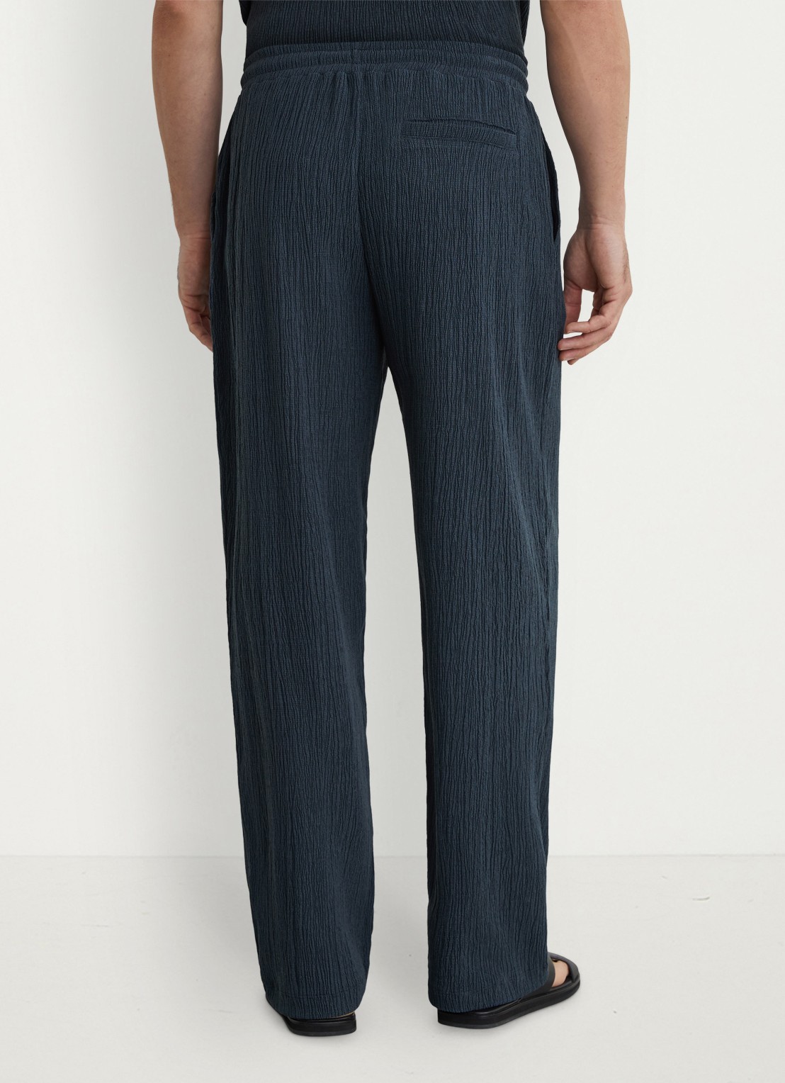 Reiss Carver regular fit pantalon met structuur - achterkant 7 airforce blue / blauw