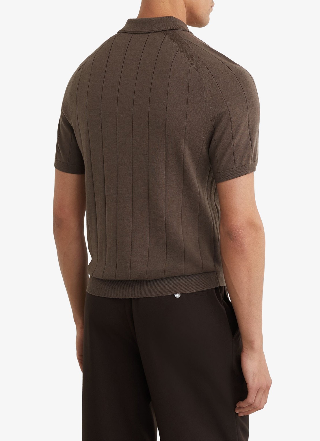 Reiss Chelmsford slim fit polo van merinowol - achterkant ridge brown / bruin