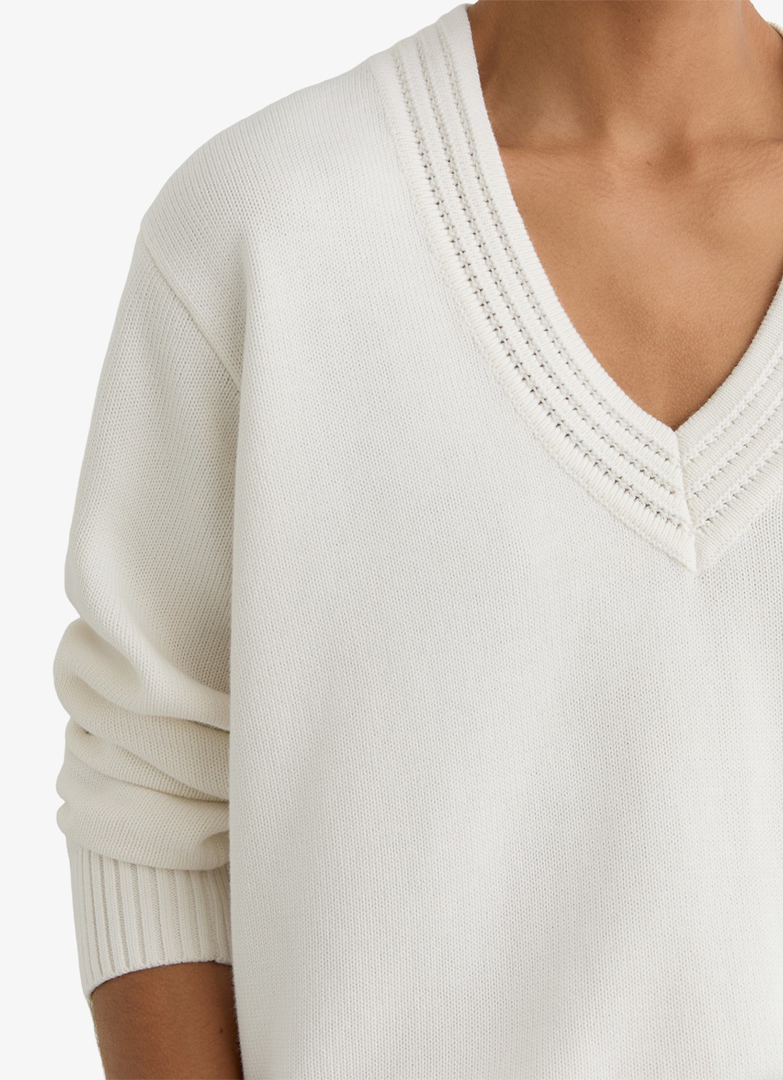 Reiss Cherish fijngebreide trui in wolblend met v-hals - detail 3 wit