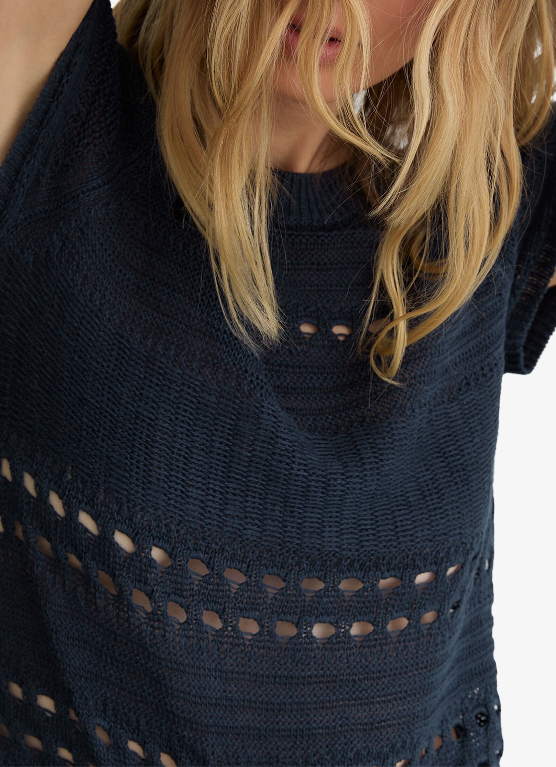 Reiss Chloe fijngebreide top van linnen met opengewerkt dessin - detail 4 donkerblauw