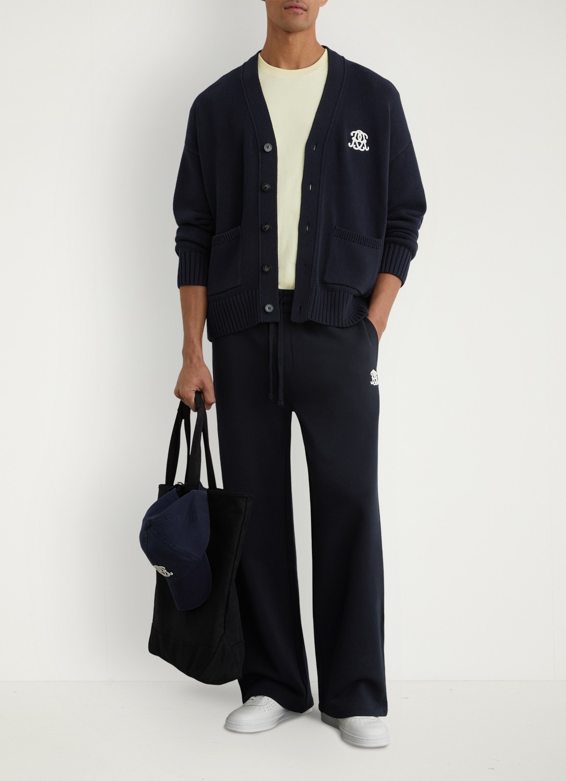 Reiss Coates grofgebreid vest met borduring - voorkant 2 donkerblauw