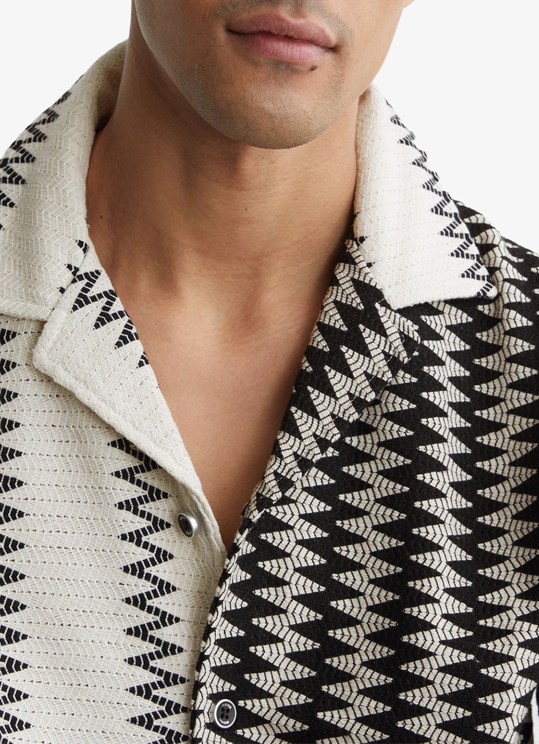 Reiss Dain fijngebreid regular fit overhemd met zigzag dessin - detail 3 wit / zwart