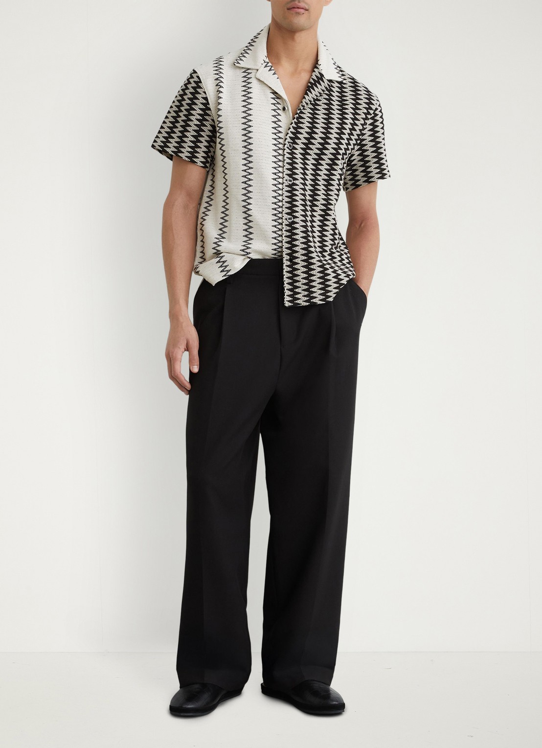 Reiss Dain fijngebreid regular fit overhemd met zigzag dessin - voorkant 7 wit / zwart
