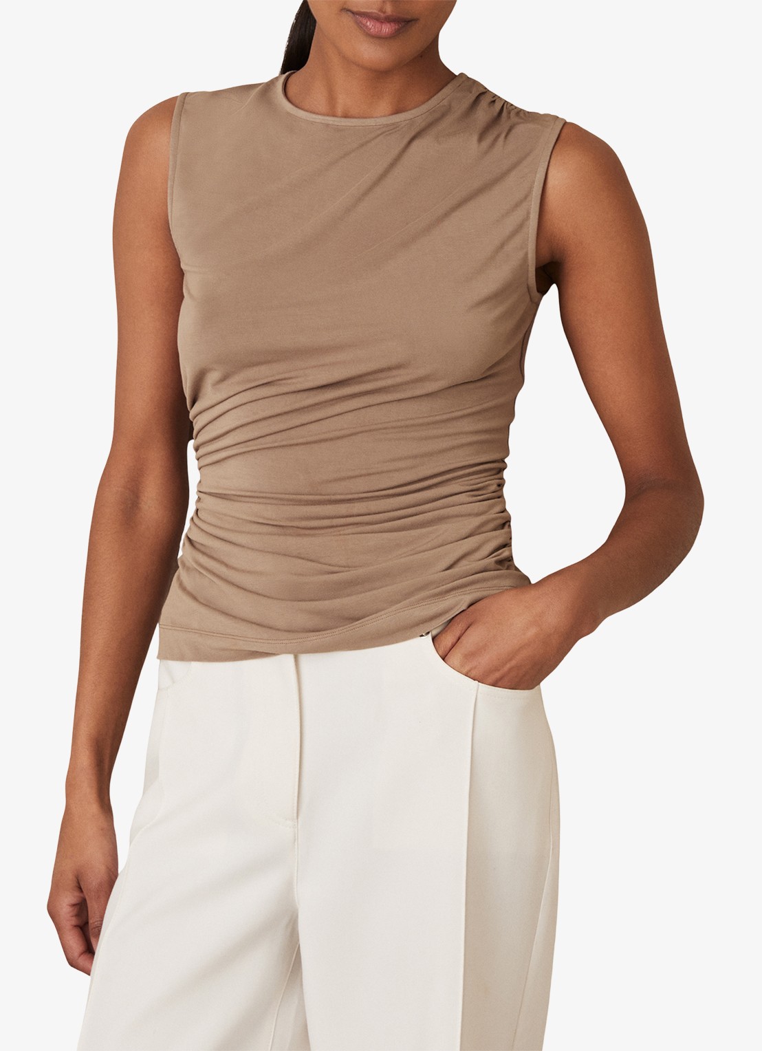 Reiss Dani mouwloze top met gedrapeerd detail - detail donkerbeige