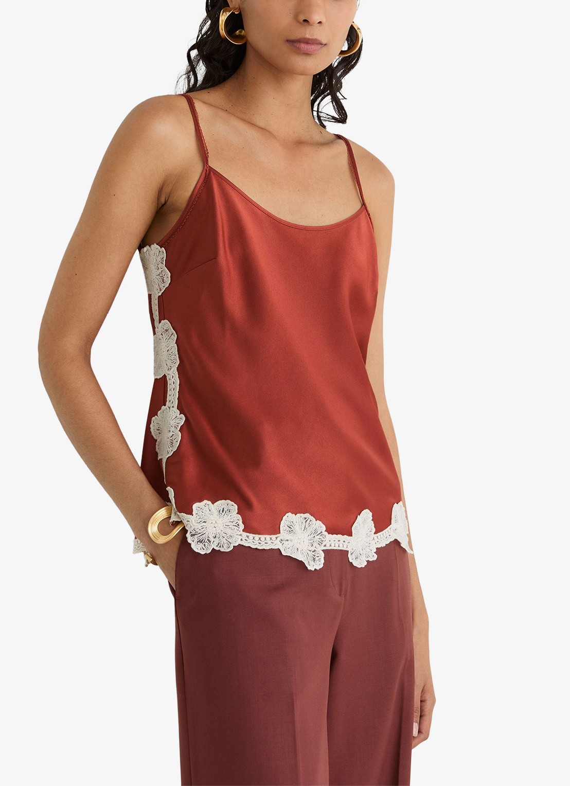Reiss Doa top van satijn met bloemborduring - detail 4 oranjerood