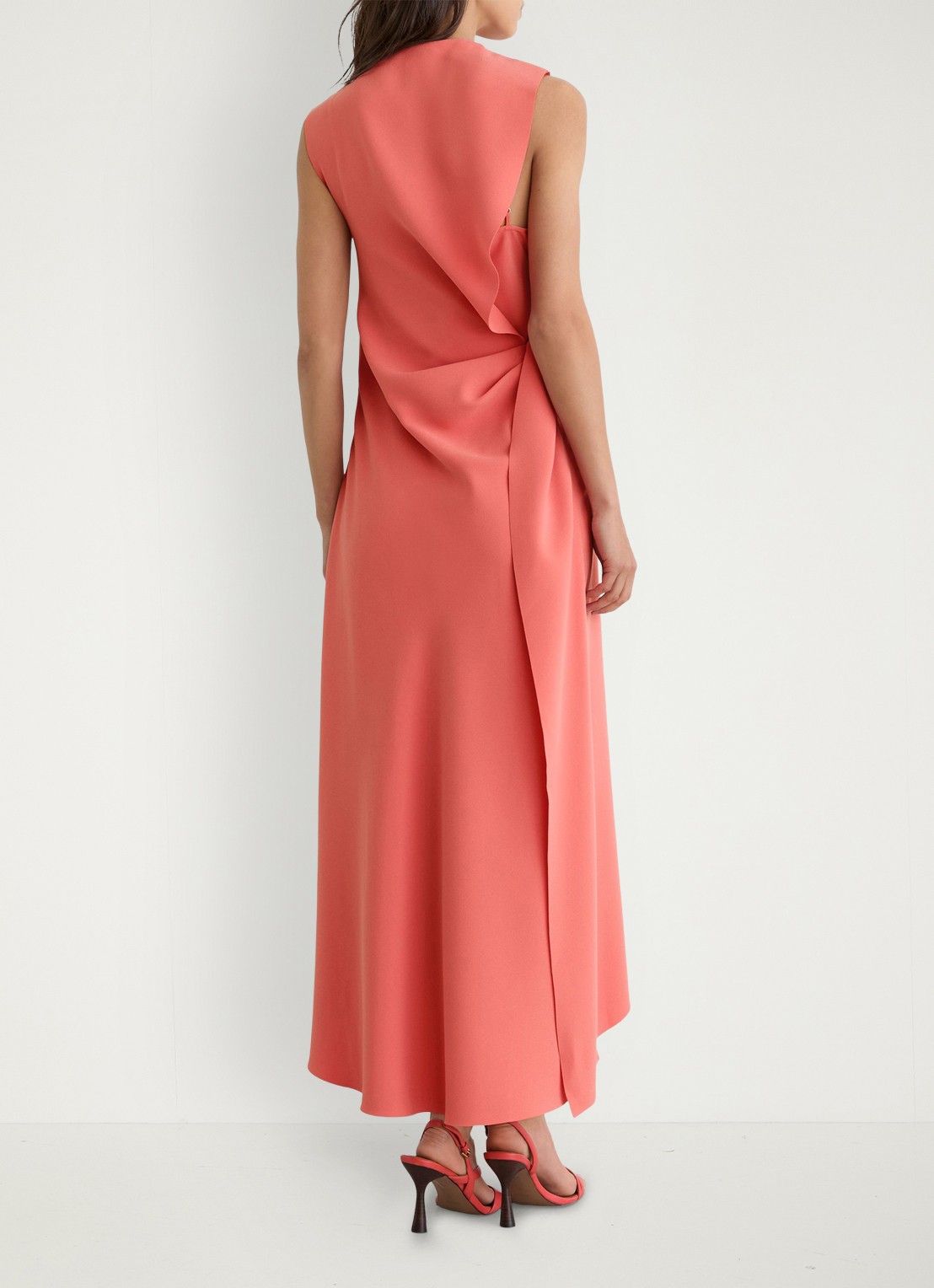 Reiss Dorota midi jurk met watervalhals - achterkant 7 coral pink / roze