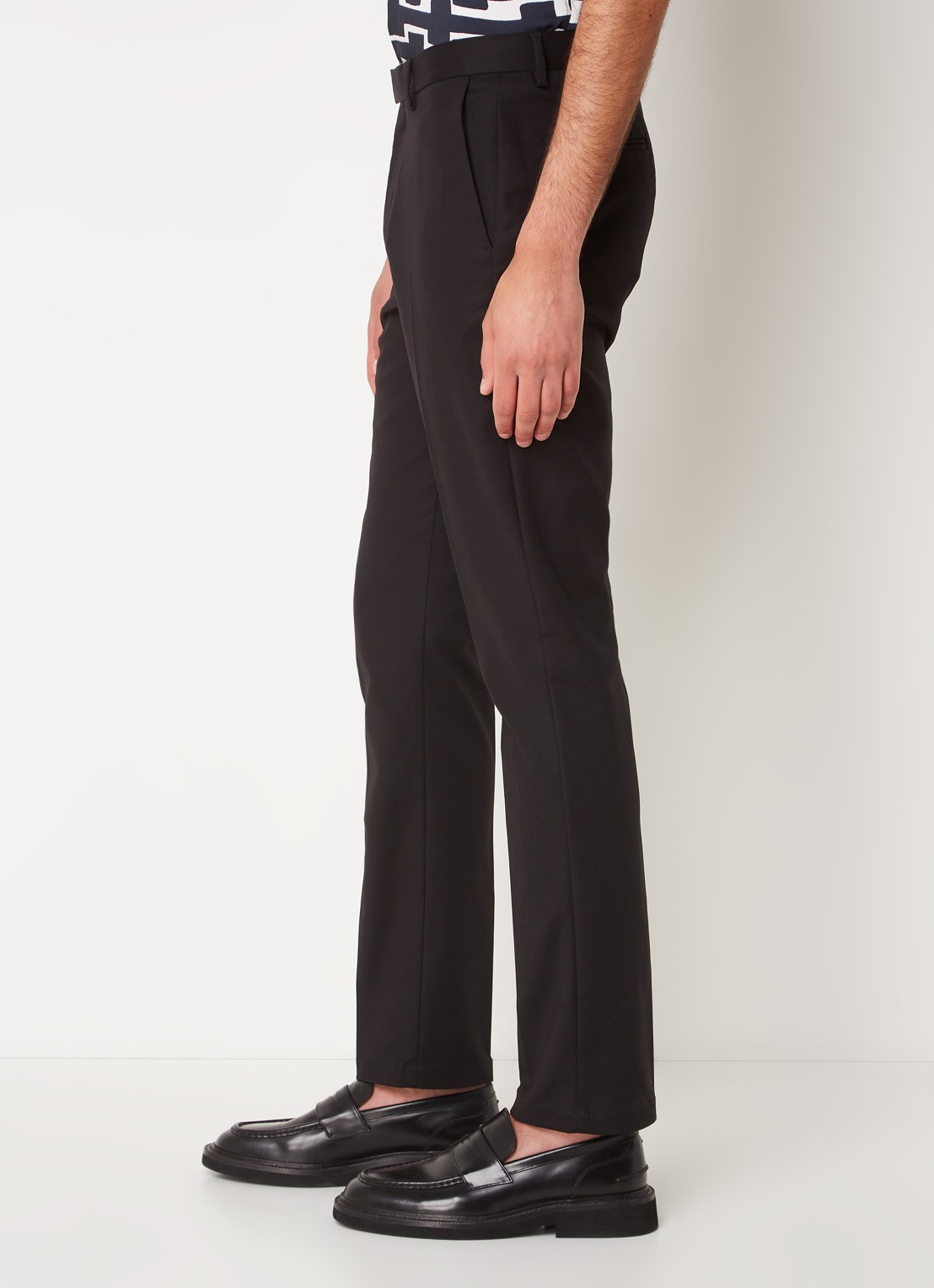 Reiss Eastbury slim fit chino met steekzakken  - detail 3 zwart