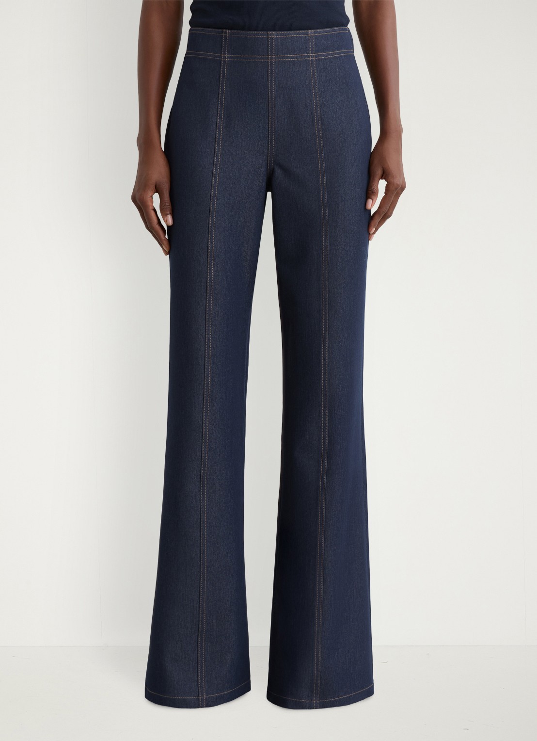 Reiss Edie flared broek met doorgestikte details - detail indigo