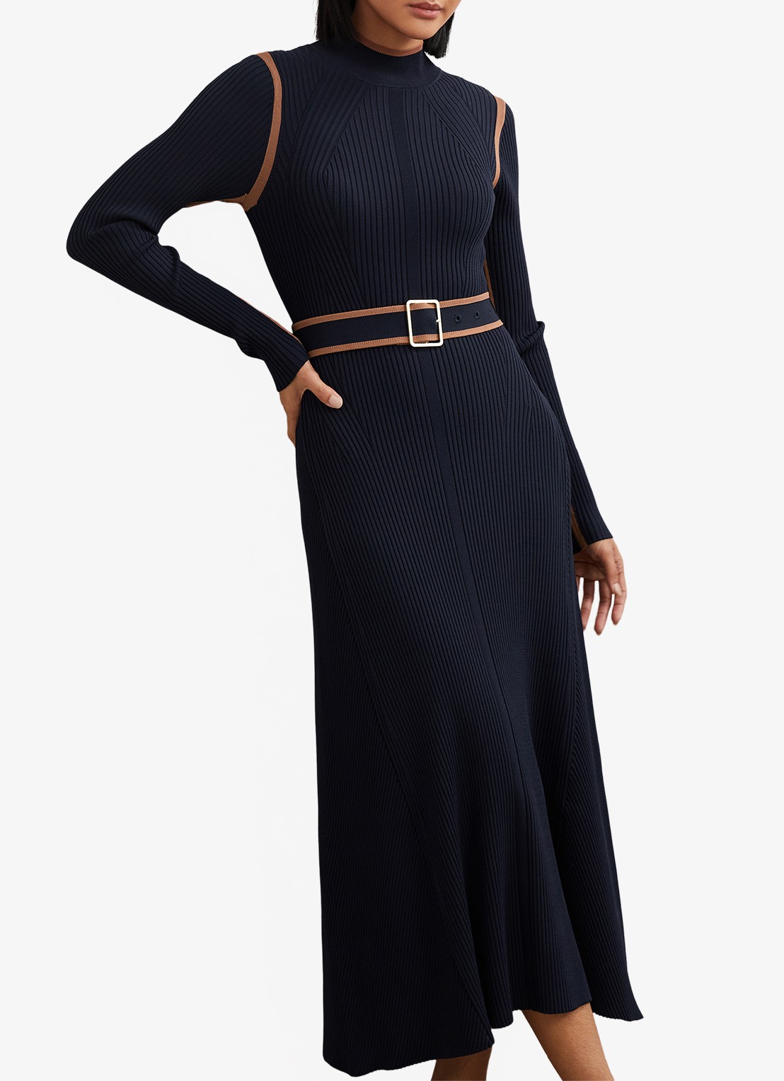 Reiss Ella ribgebreide midi jurk met ceintuur - detail donkerblauw