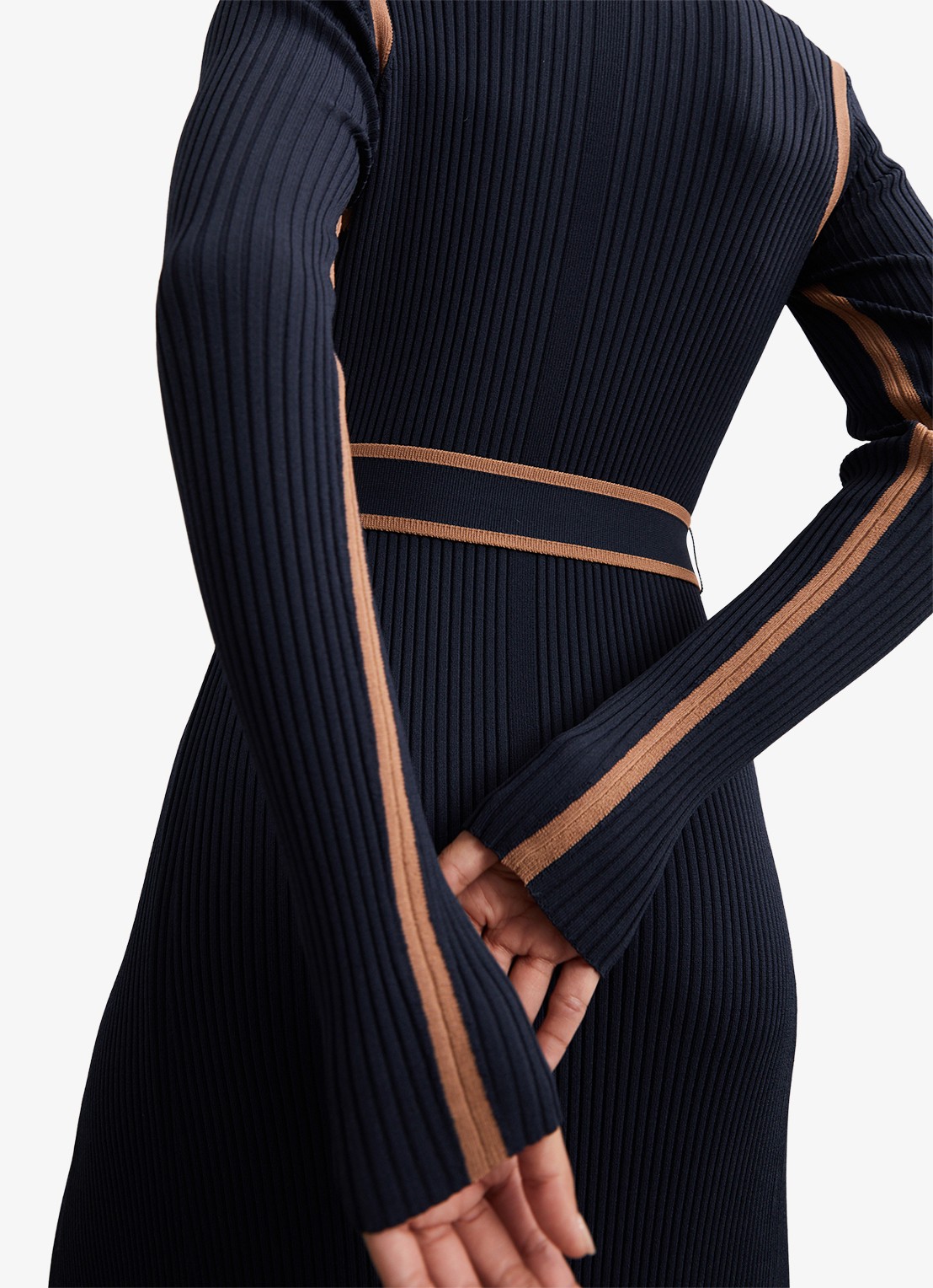 Reiss Ella ribgebreide midi jurk met ceintuur - detail 3 donkerblauw