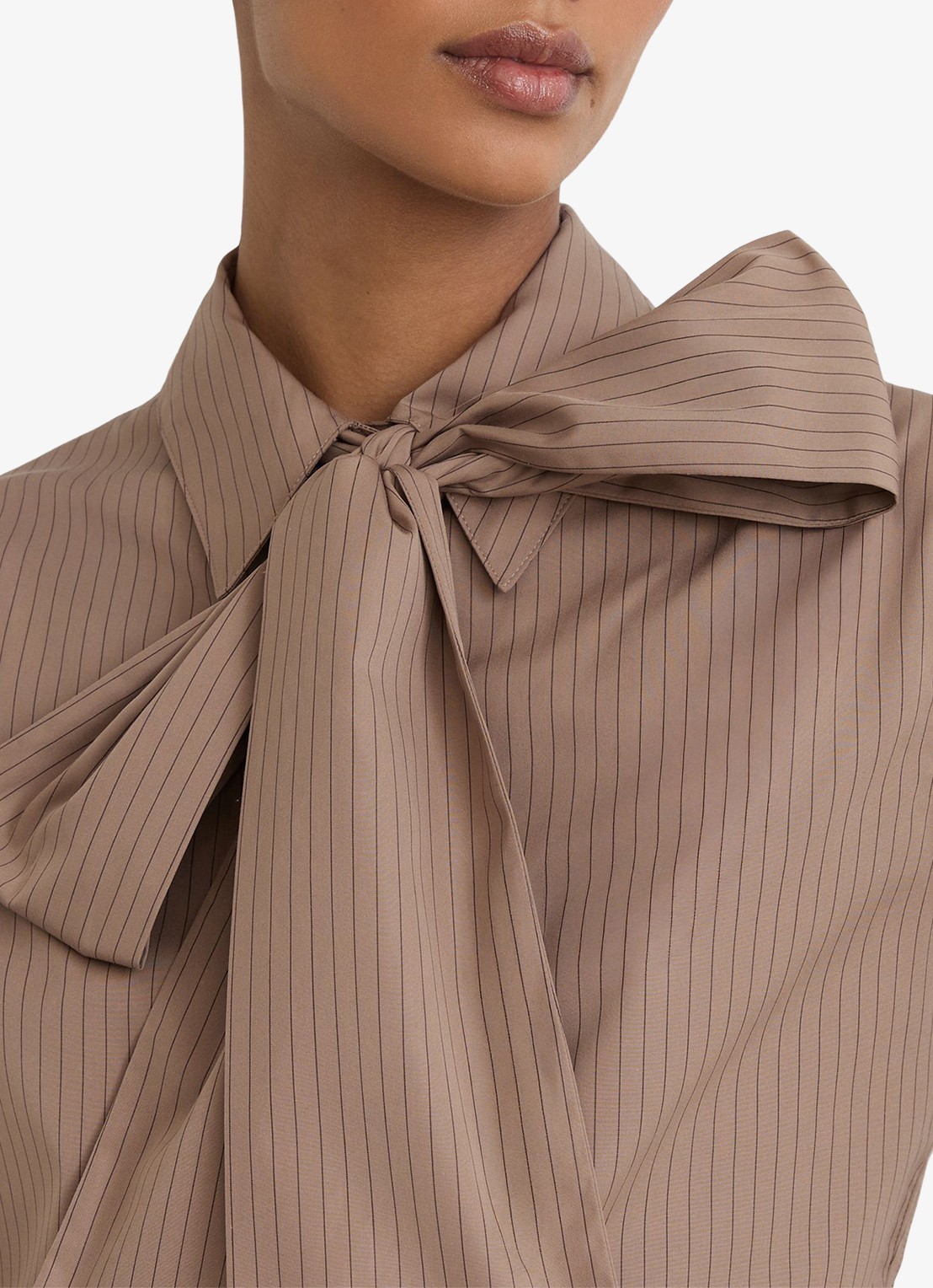 Reiss Elowen blouse met streepprint - detail 2 lichtbruin