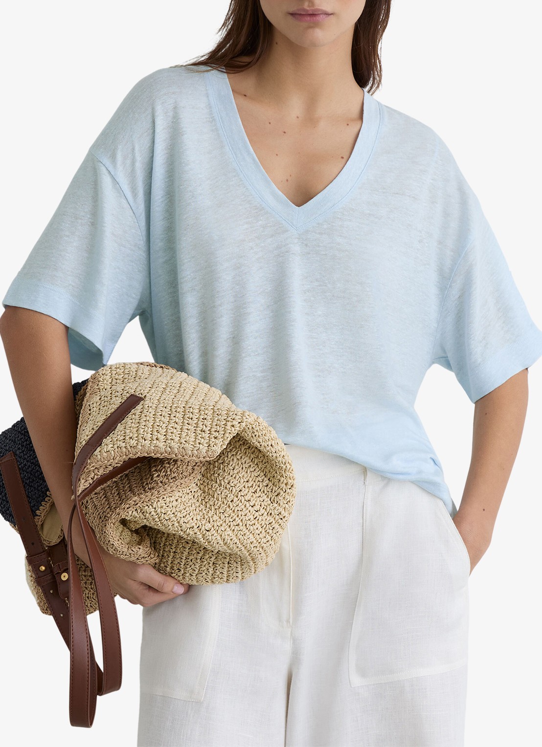 Reiss Ember T-shirt van linnen met V-hals - detail 2 donkerblauw