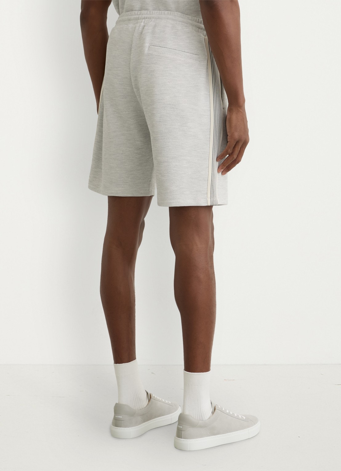 Reiss Emilio regular fit korte joggingbroek met steekzakken - achterkant lichtgrijs