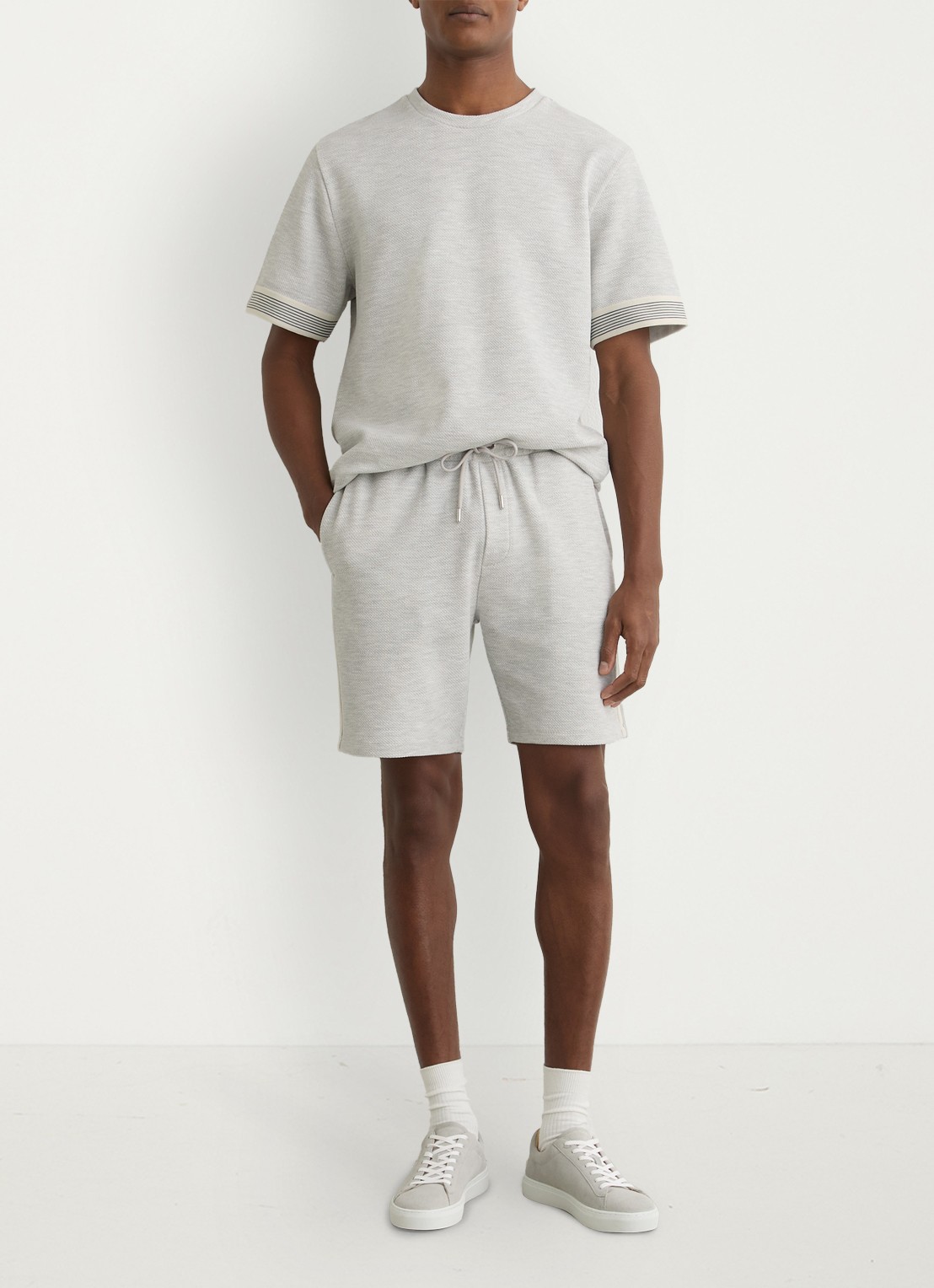Reiss Emilio regular fit korte joggingbroek met steekzakken - voorkant 3 lichtgrijs