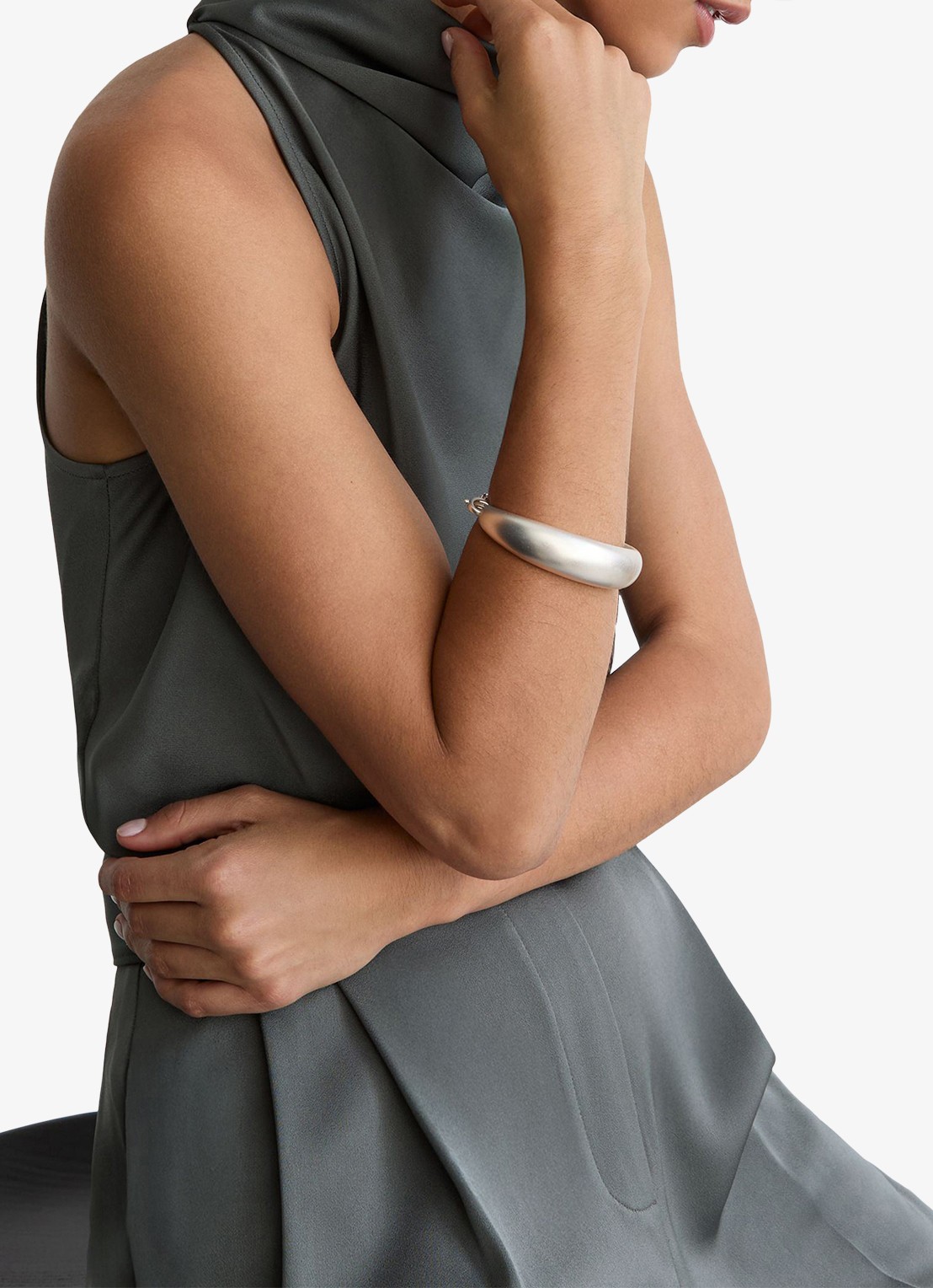 Reiss Erica wide fit jumpsuit van satijn - detail 2 donkergrijs
