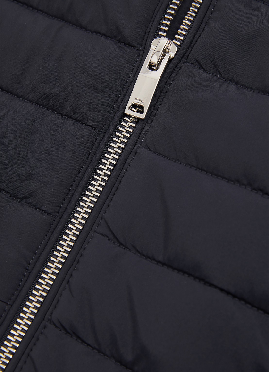 Reiss Freddie sweatvest met gewatteerd voorpand - detail 2 donkerblauw