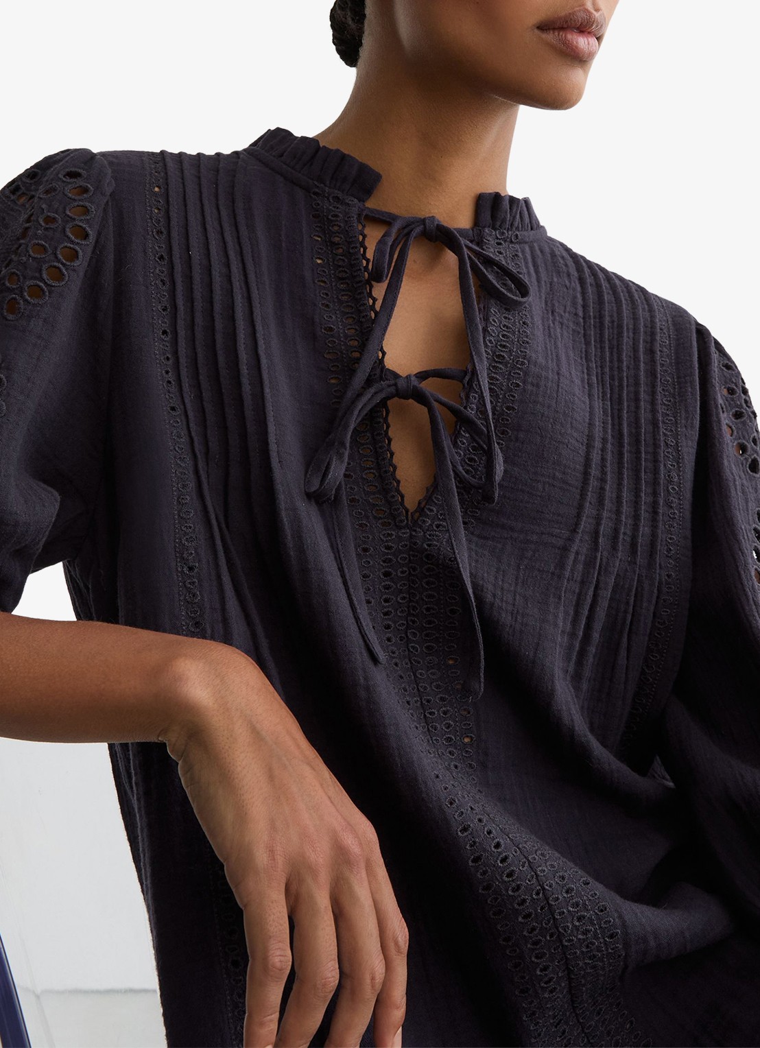 Reiss GIA Cotton Cheesecloth Broderie Mini Dress - detail 4 donkerblauw