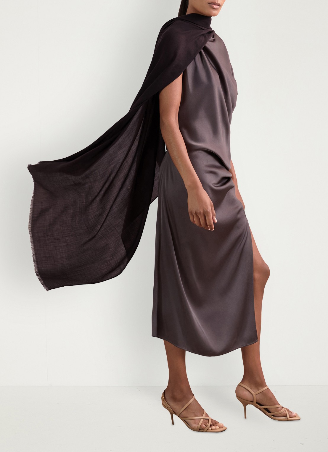 Reiss Heidi sjaal in kasjmierblend 210 x 105 cm - voorkant 4 donkerbruin