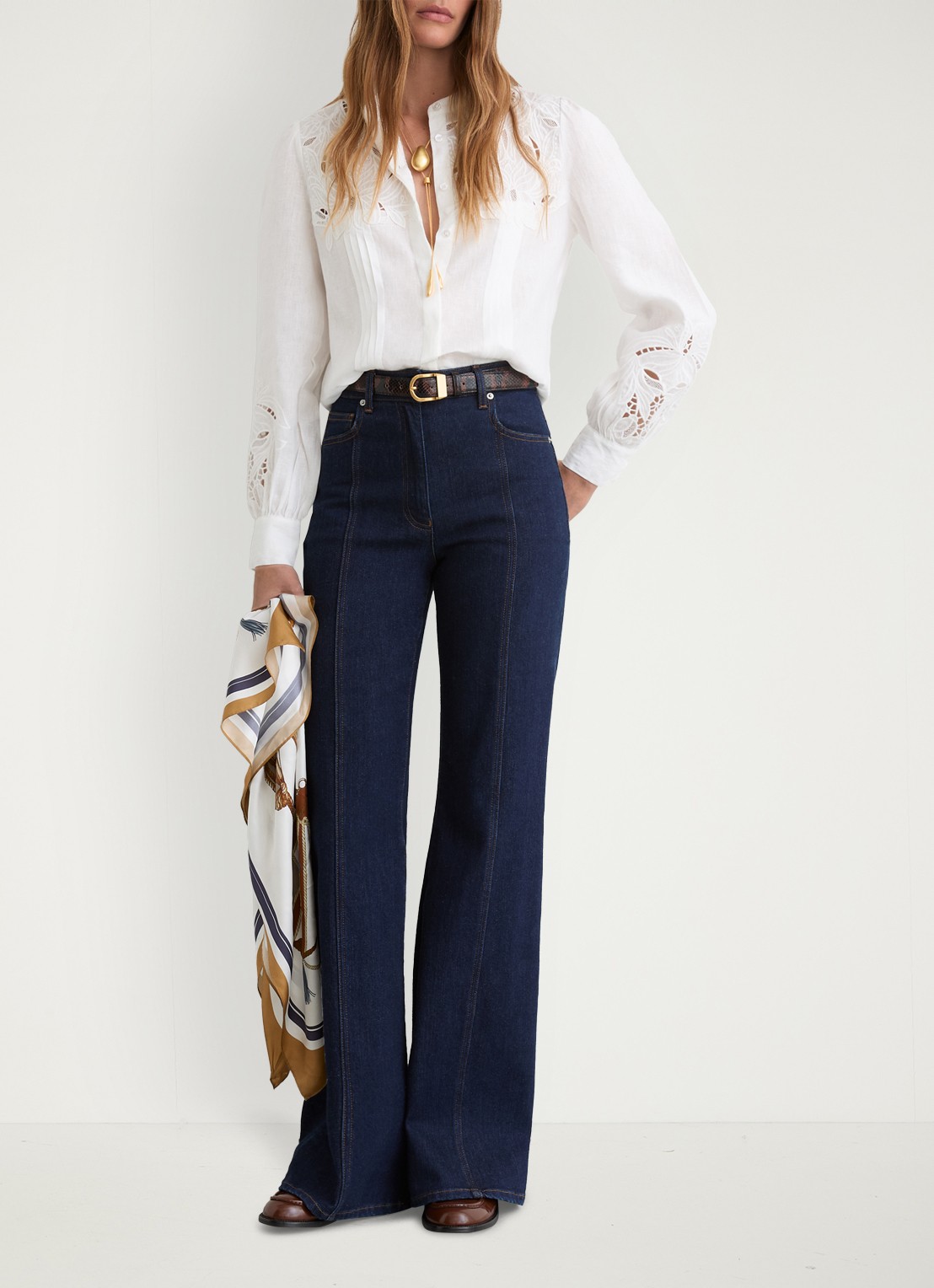 Reiss Ida blouse van linnen met broderie  - voorkant 3 wit