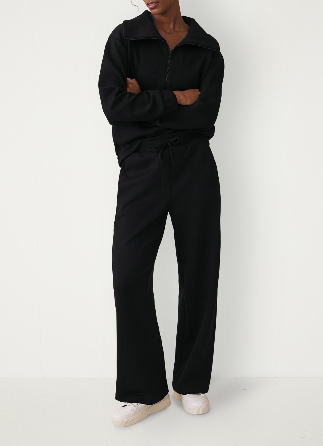 Reiss Jemma high waist straight fit joggingbroek met steekzakken - voorkant 3 black / zwart