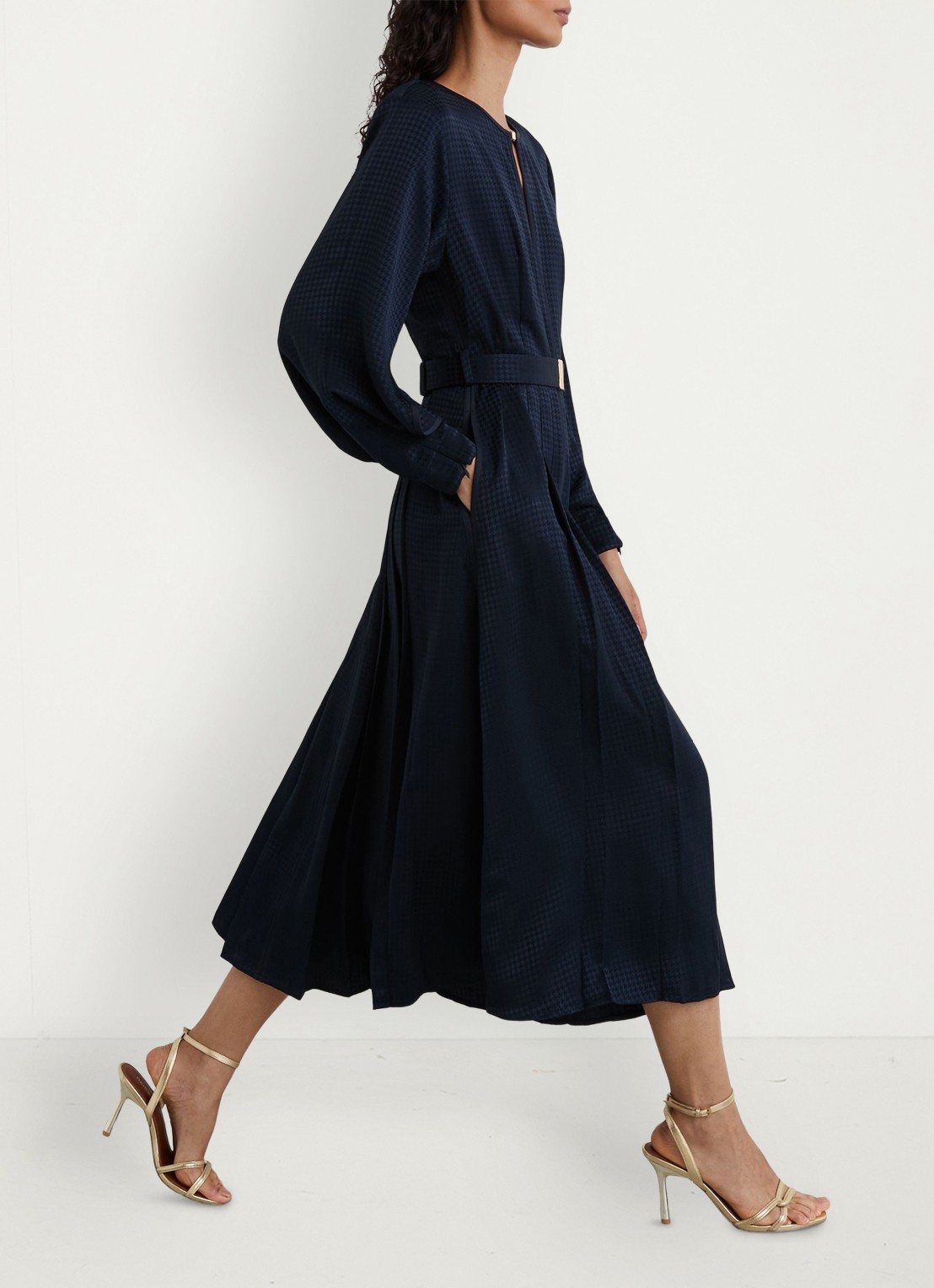 Reiss Kea midi jurk met ceintuur en plooidetail - detail 5 donkerblauw