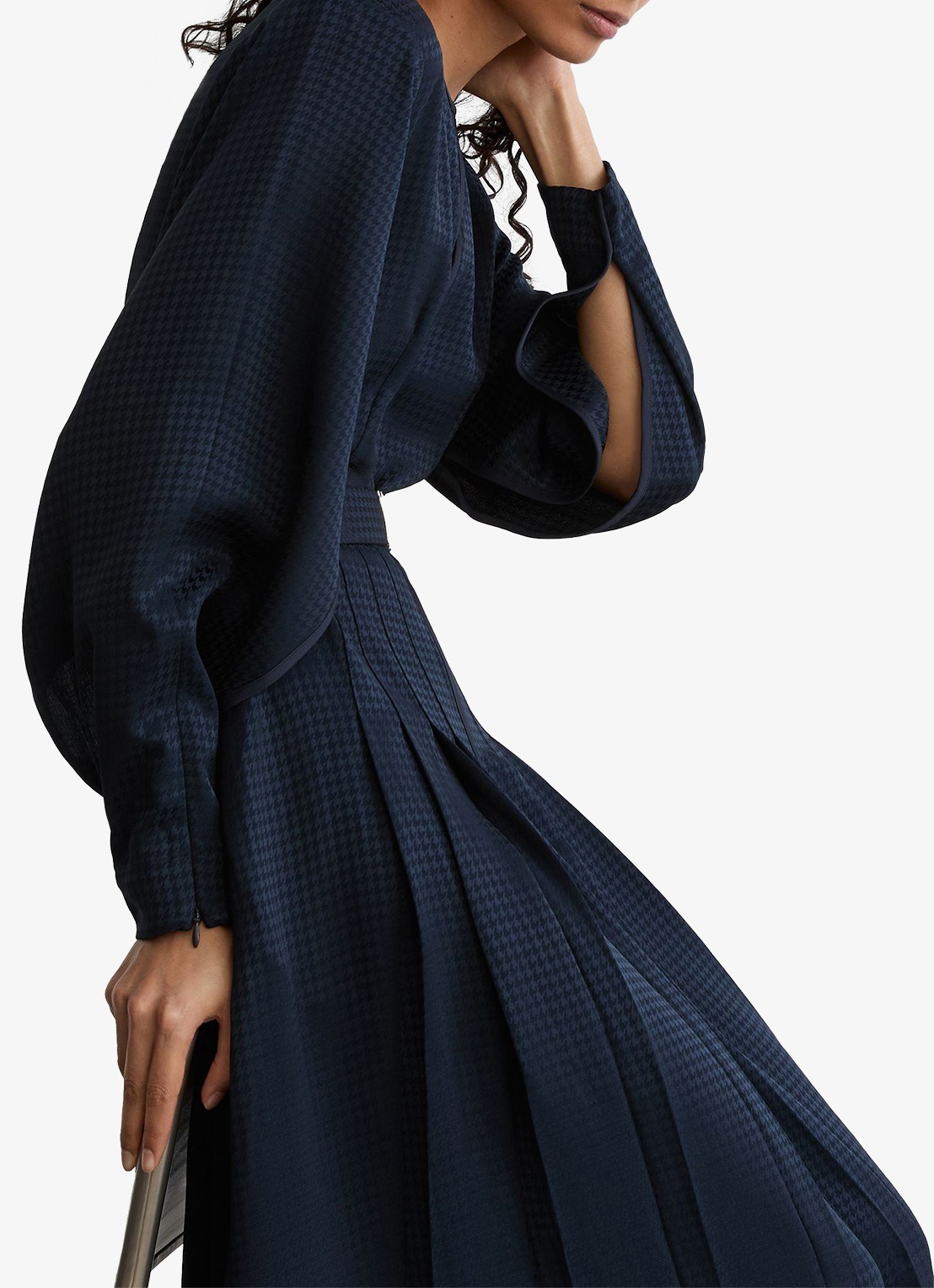 Reiss Kea midi jurk met ceintuur en plooidetail - detail 6 donkerblauw
