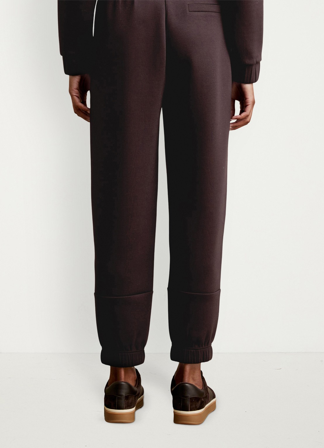 Reiss Laney mid waist tapered fit loungebroek met steekzakken - achterkant donkerbruin
