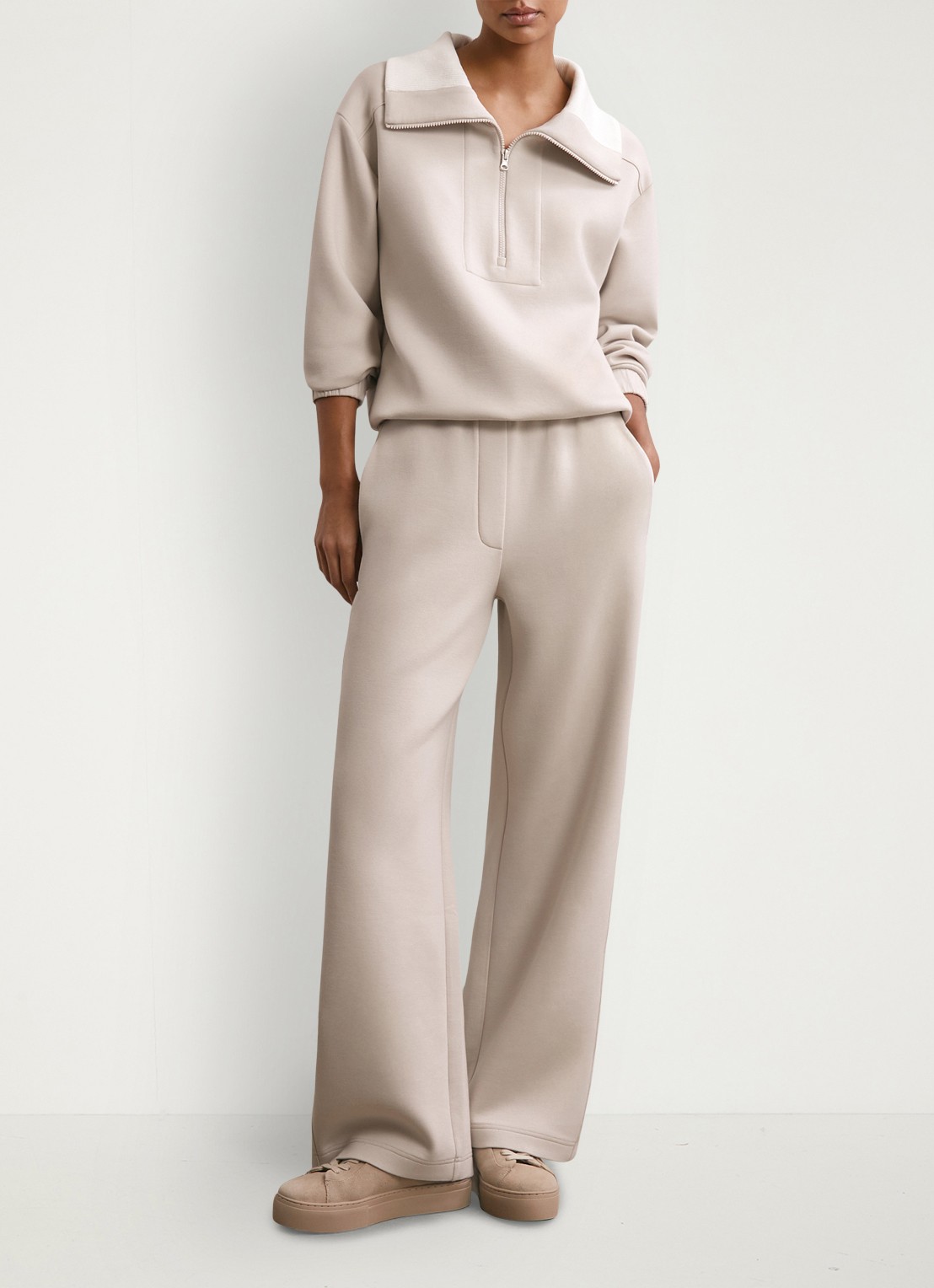 Reiss Laney wide fit joggingsbroek met steekzakken - voorkant 3 beige