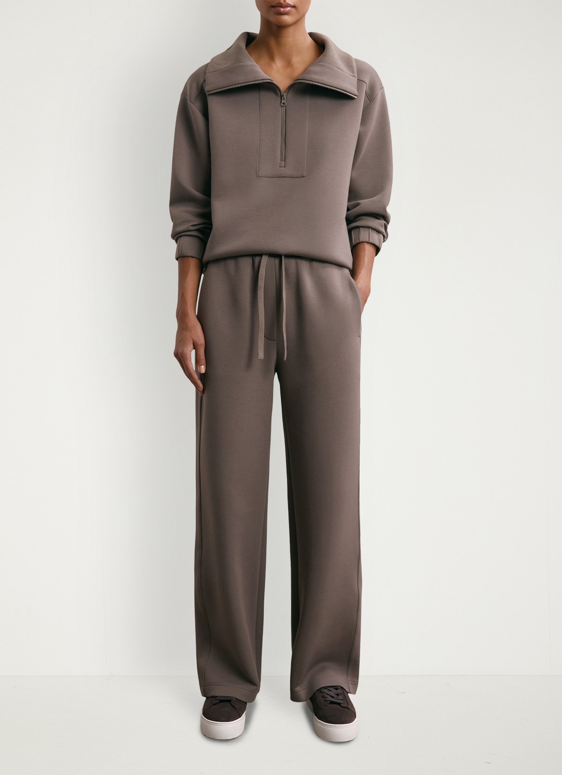 Reiss Laney wide fit joggingsbroek met steekzakken - voorkant 3 bruin