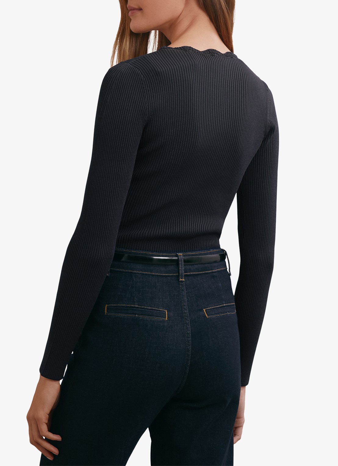 Reiss Lara ribgebreide trui met crochet detail - achterkant donkerblauw