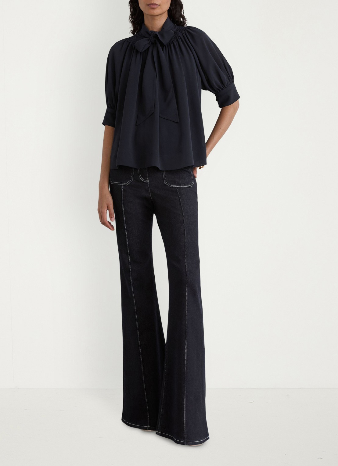 Reiss Lerina blouse met sjaalkraag - voorkant 3 donkerblauw