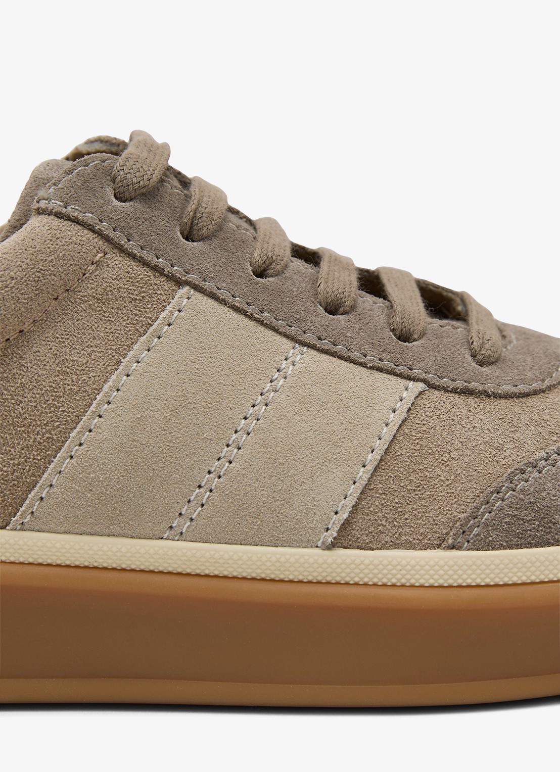 Reiss Lizzie sneaker van suède - detail 4 taupe