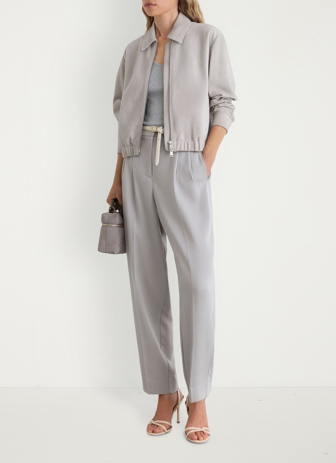 Reiss Lottie cropped bomberjack van geitensuède  - voorkant 3 light grey / grijs