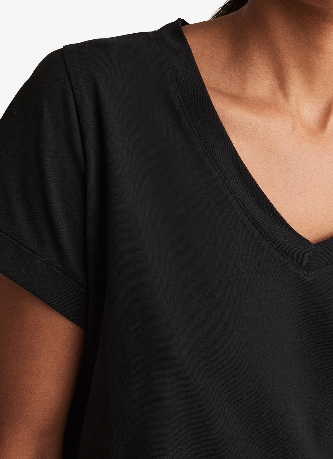 Reiss Luna T-shirt met V-hals  - detail 2 zwart