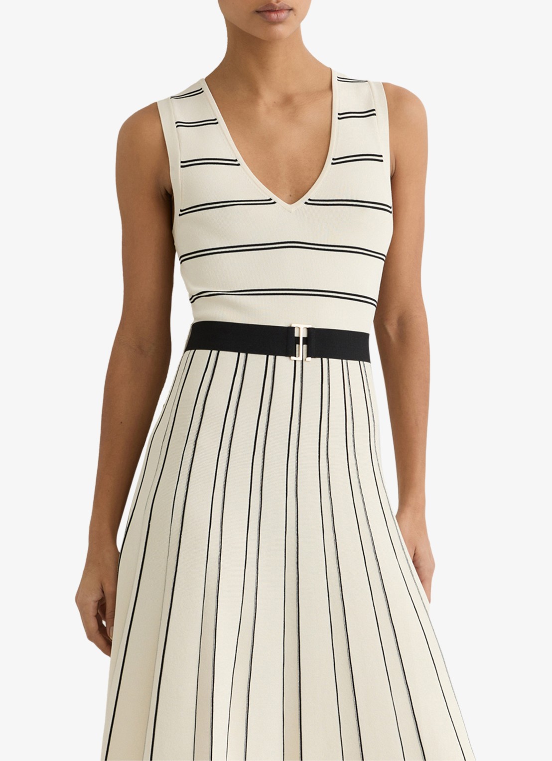 Reiss Mallory midi jurk met plooien  - detail 4 beige