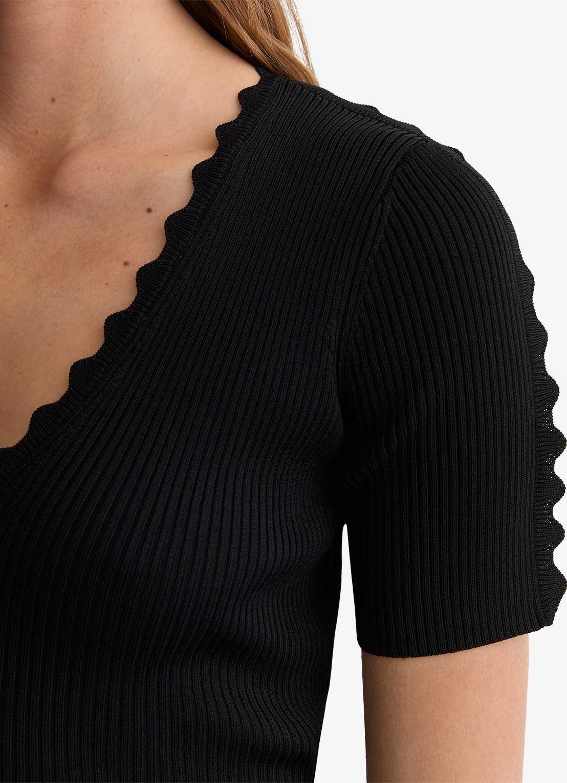 Reiss Marcy ribgebreide top met V-hals - detail 4 black / zwart