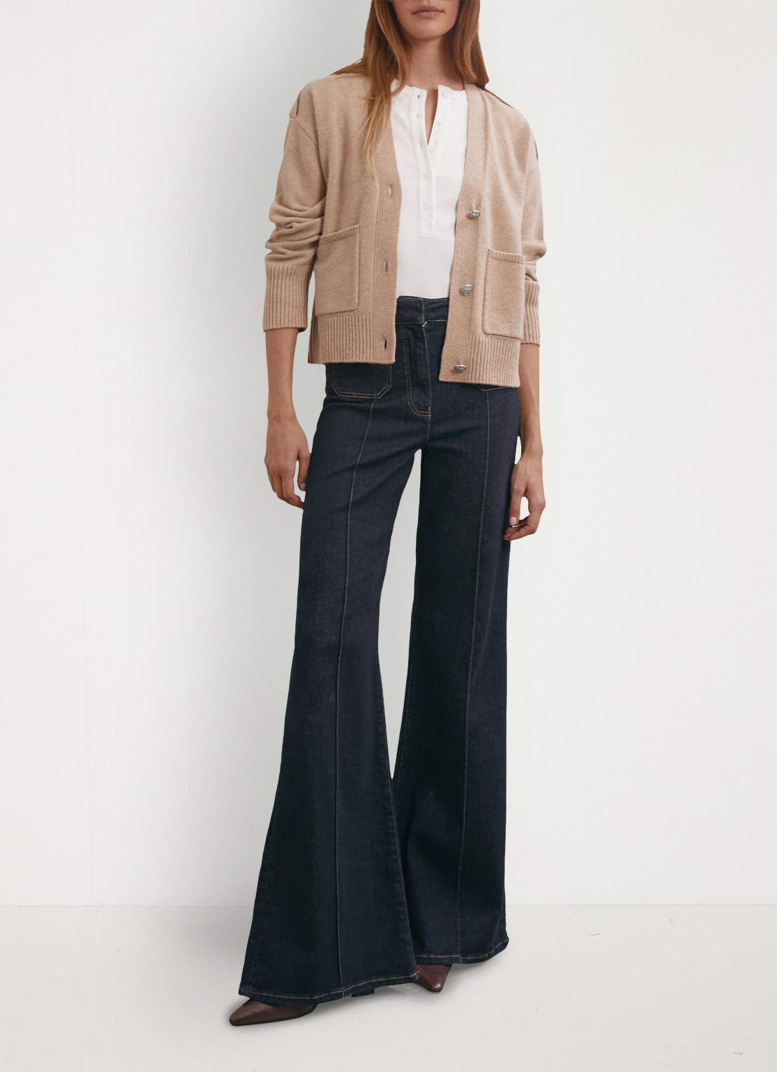Reiss Maya fijngebreid vest in kasjmierblend met steekzakken - voorkant 2 beige