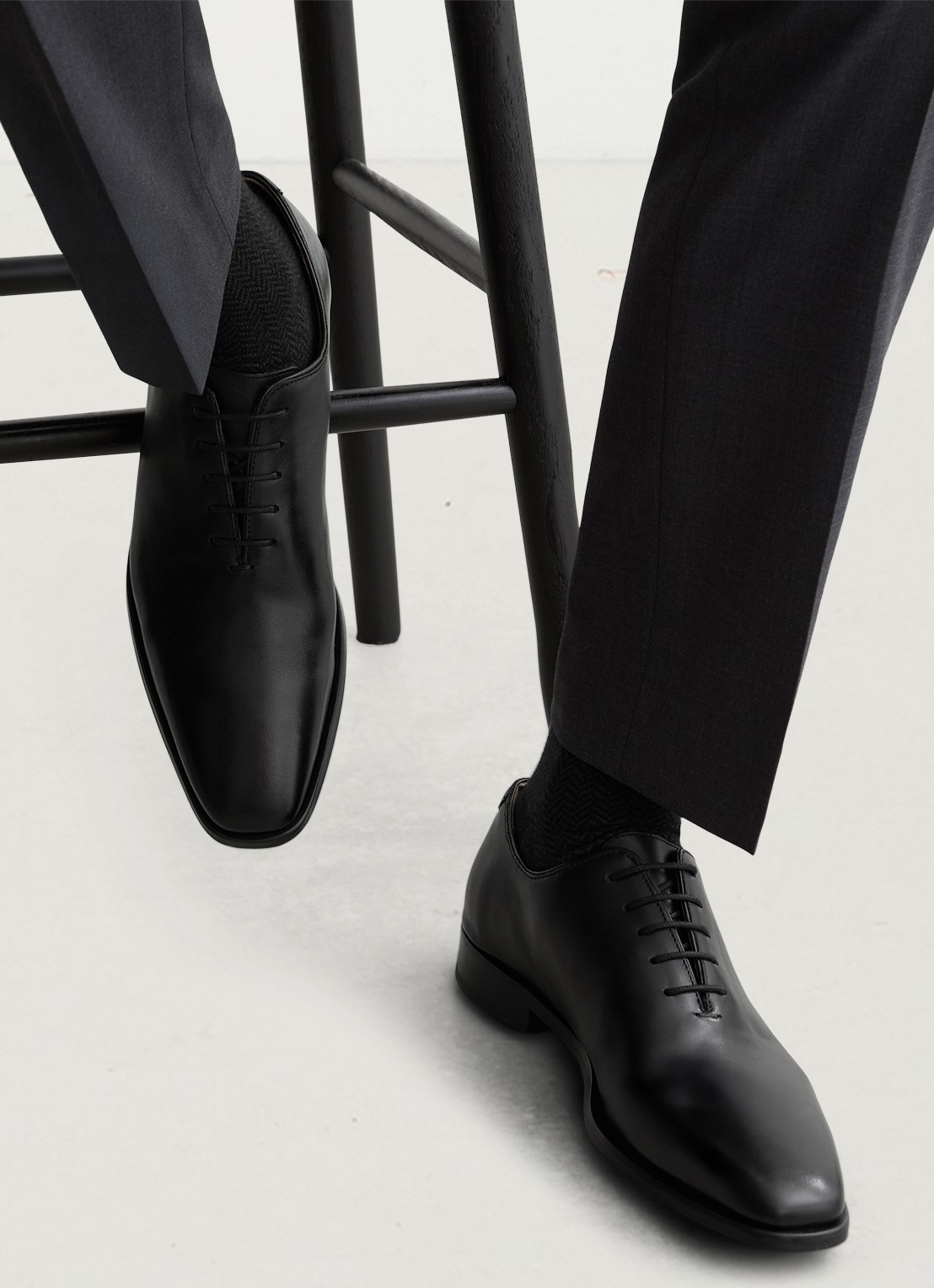 Reiss Mead veterschoen van leer - voorkant 3 zwart