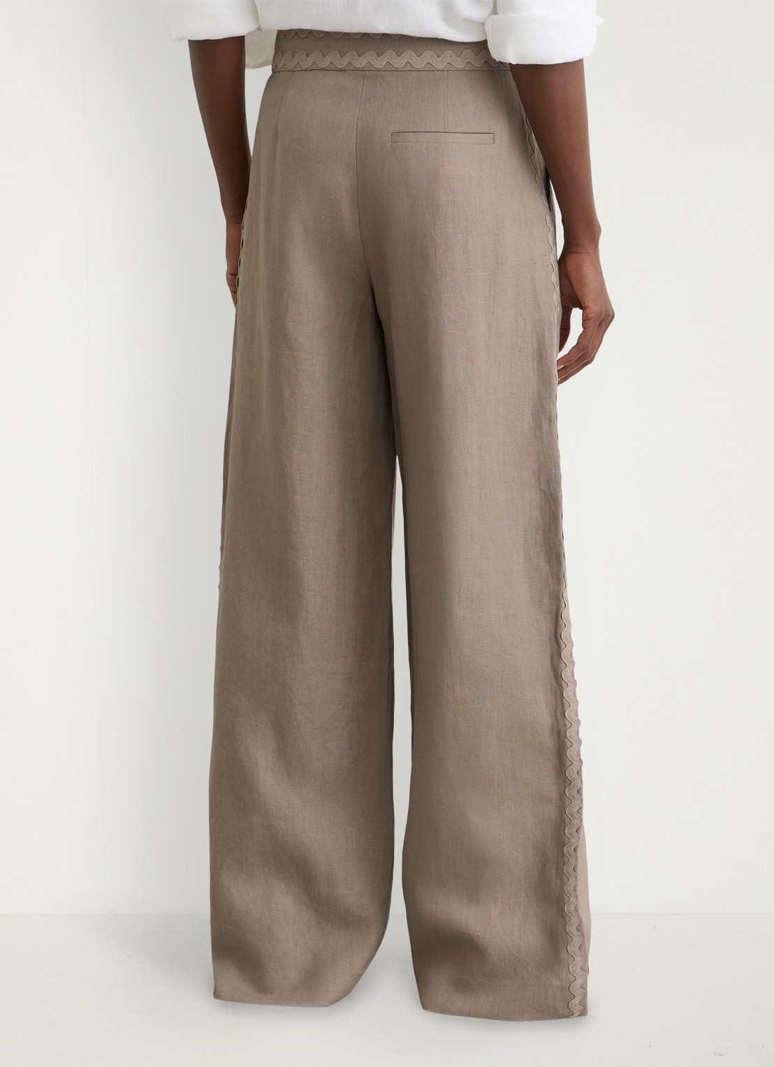 Reiss Mila high waist wide fit pantalon van linnen - achterkant beige