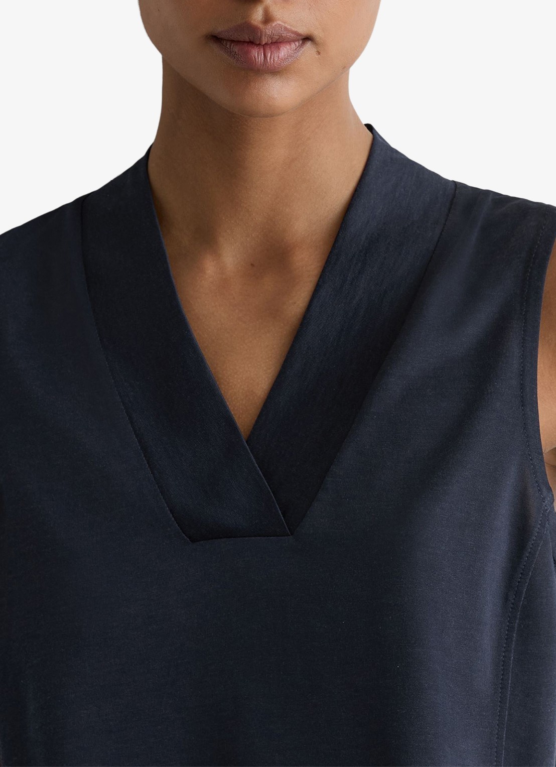 Reiss Miley top met V-hals - detail 2 donkerblauw
