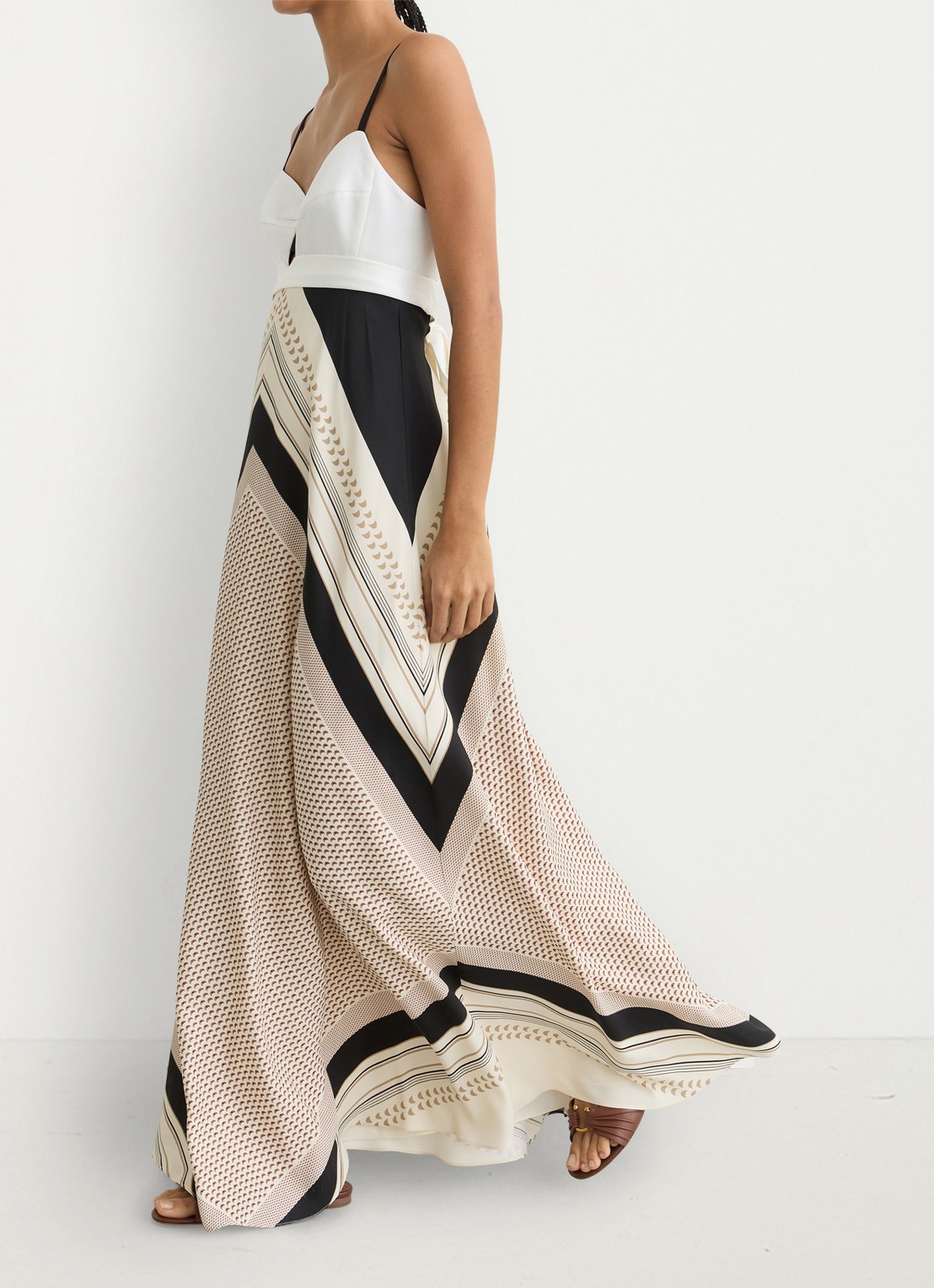 Reiss Myra maxi jurk met grafische print  - detail 4 beige