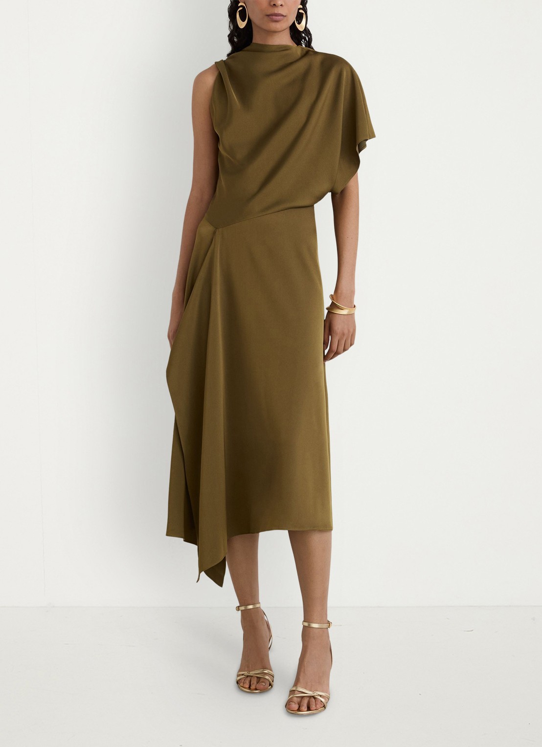 Reiss Naomi one shoulder maxi jurk van satijn met plooidetail - voorkant 7 khaki