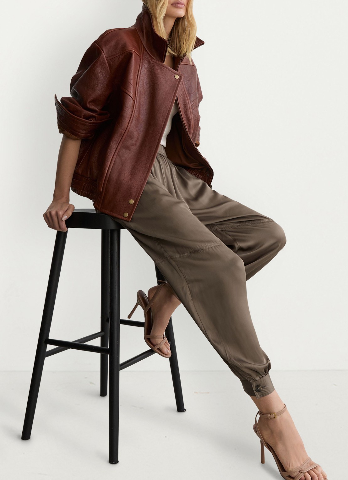Reiss Neave high waist balloon fit pantalon van satijn - detail 4 khaki