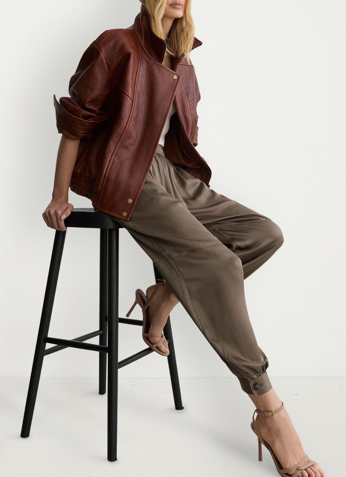 Reiss Neave high waist  tapered fit pantalon met plooien - detail 4 beige