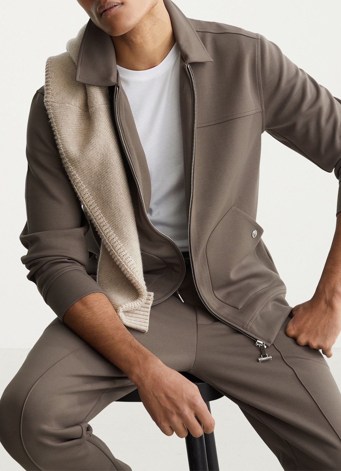 Reiss Newland sweatshirt met rits en opgestikte zakken - detail 5 lichtbruin