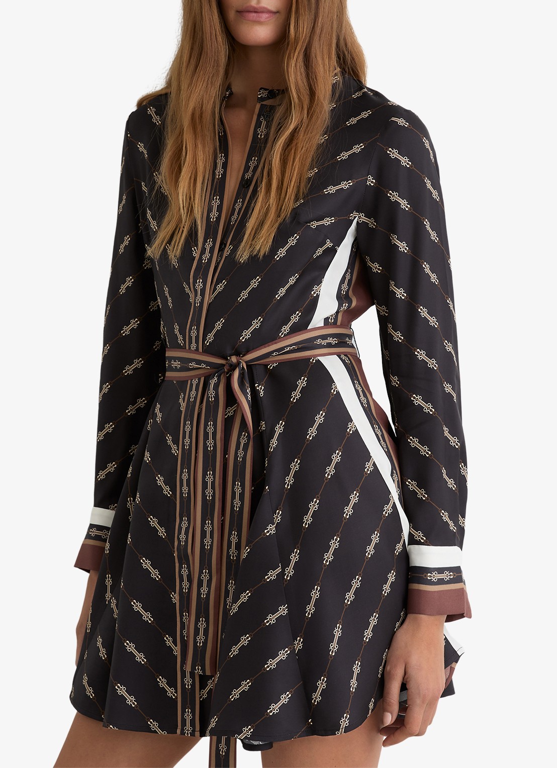 Reiss Nina mini blousejurk met grafische print en strikceintuur  - detail 4 zwart