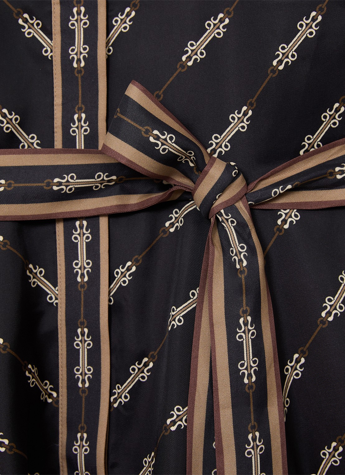 Reiss Nina mini blousejurk met grafische print en strikceintuur  - detail 7 zwart